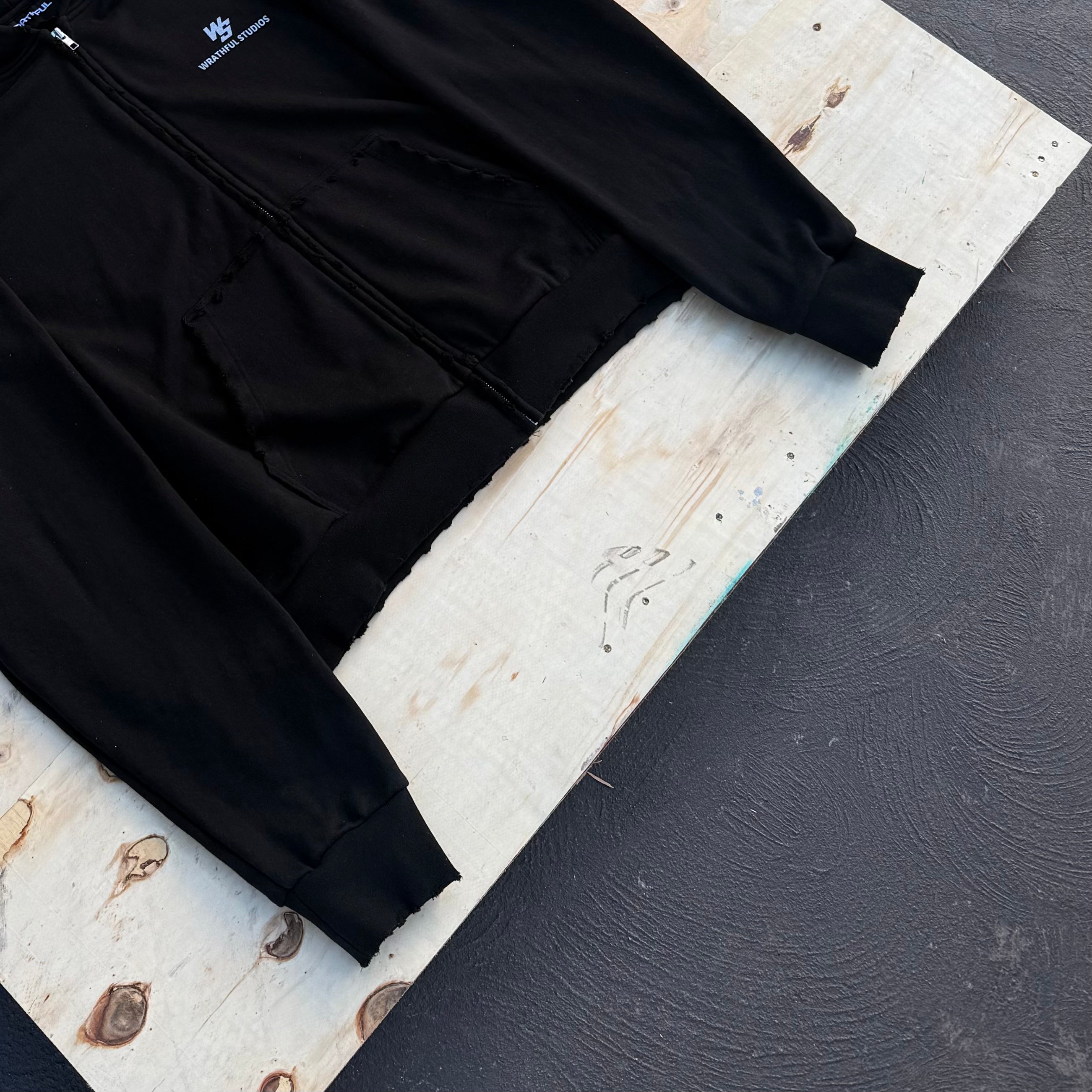 GENESIS ZIP UP